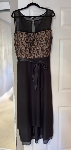 Gorgeous Evening Gown - Picture 1 of 3